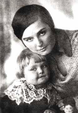 Пана Руденко с дочерью Таней 1933 г Знание языков помогало Милю в работе Он - фото 20