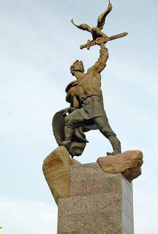 Памятник Владимиру Храброму в Малоярославце Потом летописец видит Владимира - фото 31