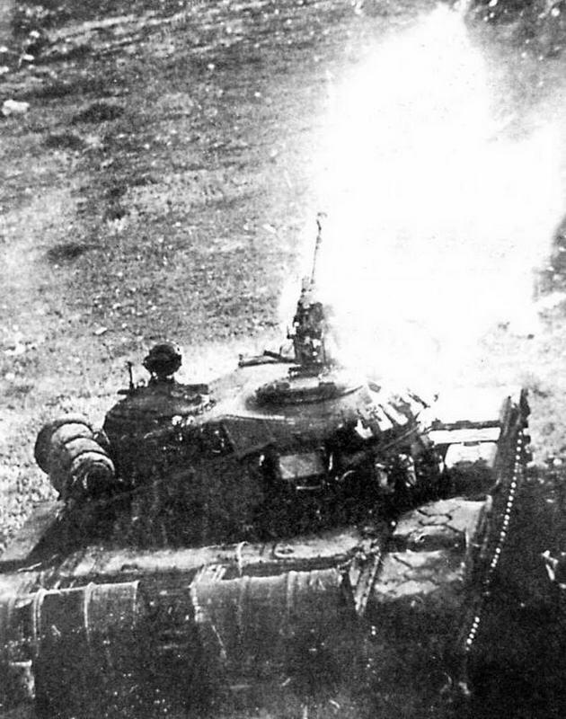 Выстрел огнесмесью из огнемета АТ200 танка ОТ55 В танковых и пехотных - фото 128