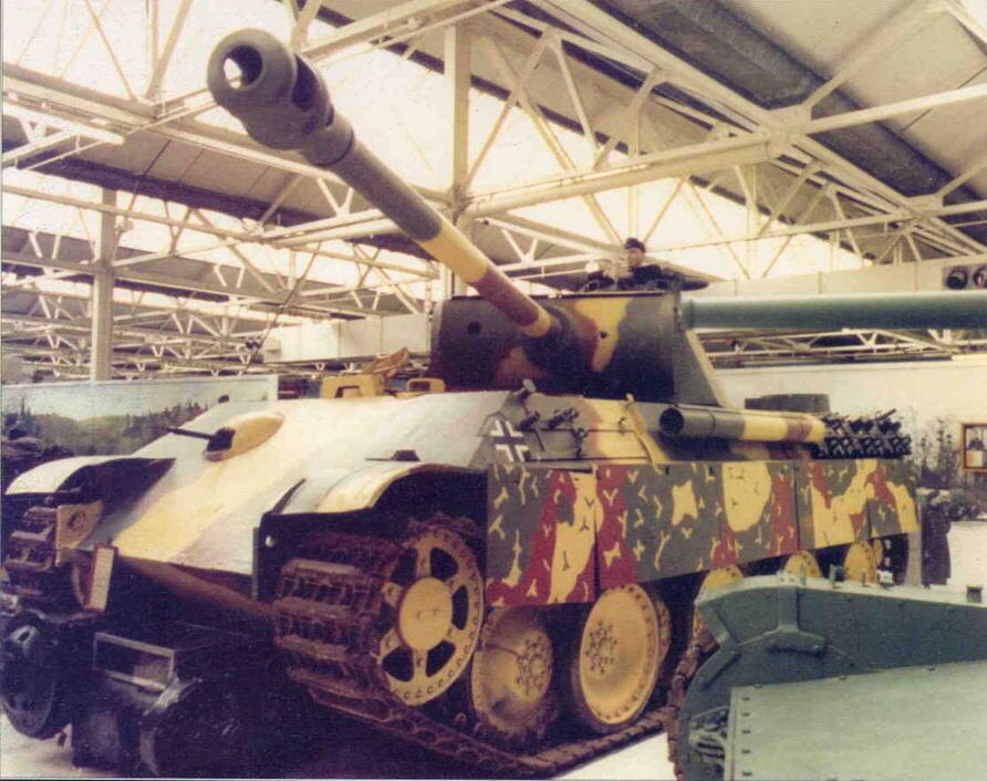 Тяжелый танк Пантера AusfG в экспозиции Королевского танкового музея в - фото 142