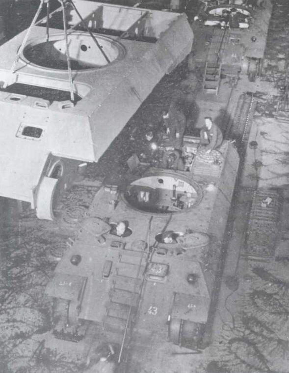 Первые серийные пантеры на сборочной линии фирмы MAN 1943 год Монтаж - фото 5