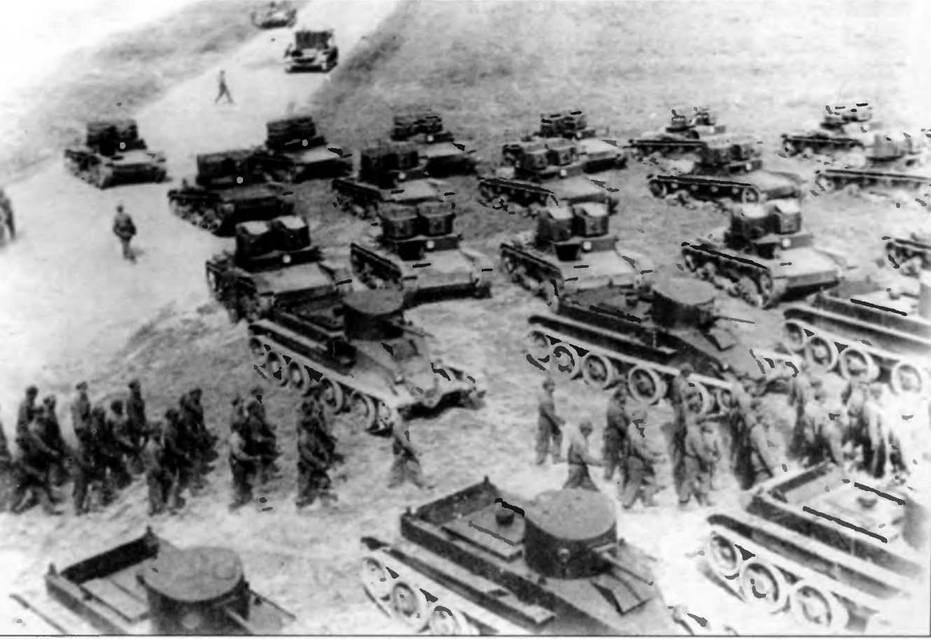 Легкие танки БТ2 и Т26 1й механизированной бригады Московский военный - фото 1