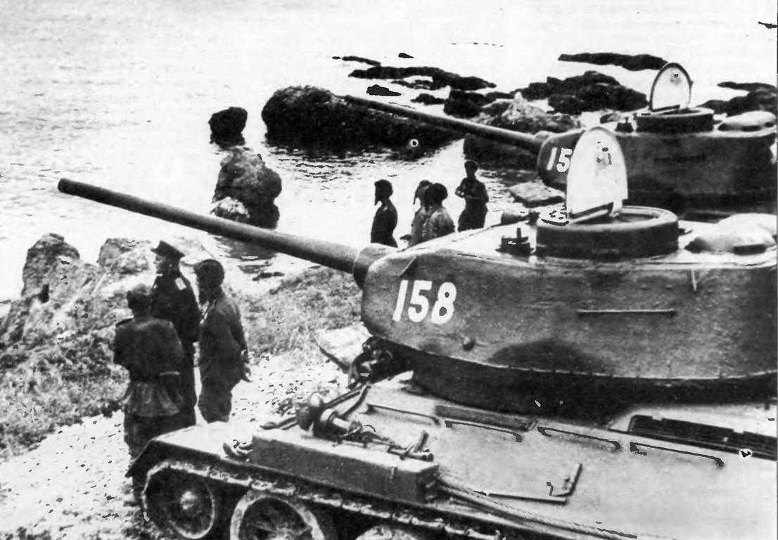 Танки Т3485 на берегу Тихого океана Район Даляня август 1945 года - фото 12