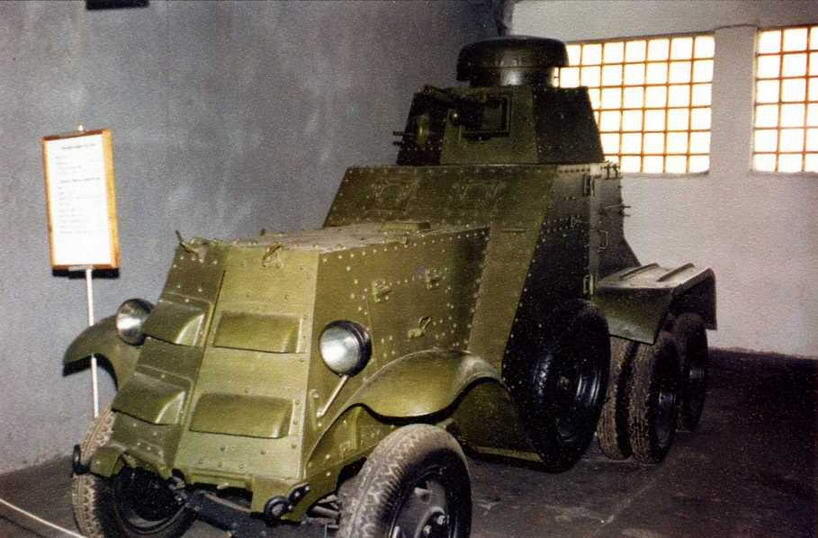 В экспозиции Военноисторического музея бронетанкового вооружения и техники в - фото 117