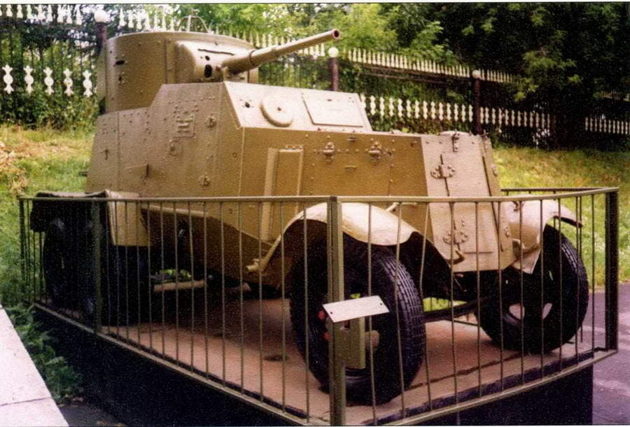 Бронеавтомобиль БА6 экспонируется ныне в Центральном музее Вооруженных Сил в - фото 122