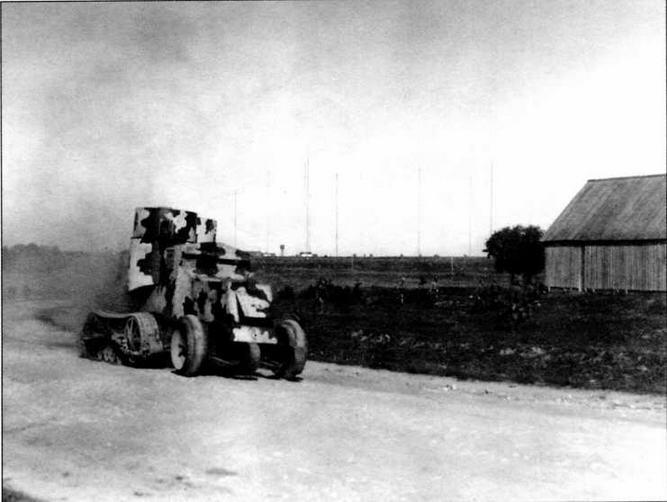 Бронеавтомобиль ОстинКегресс во время совместных с пехотой тактических - фото 3