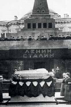 Похороны Сталина 5 марта 1953 г Сталин умер Собственно инсульт случился еще - фото 58