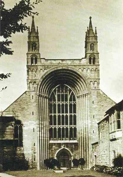 Церковь аббатства бенедиктинцев Тьюкезбери Англия Торжественность и - фото 30