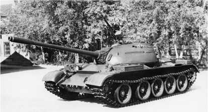 Средний танк Т54А Т54А во время учений Танк Т54А продольный разрез - фото 8