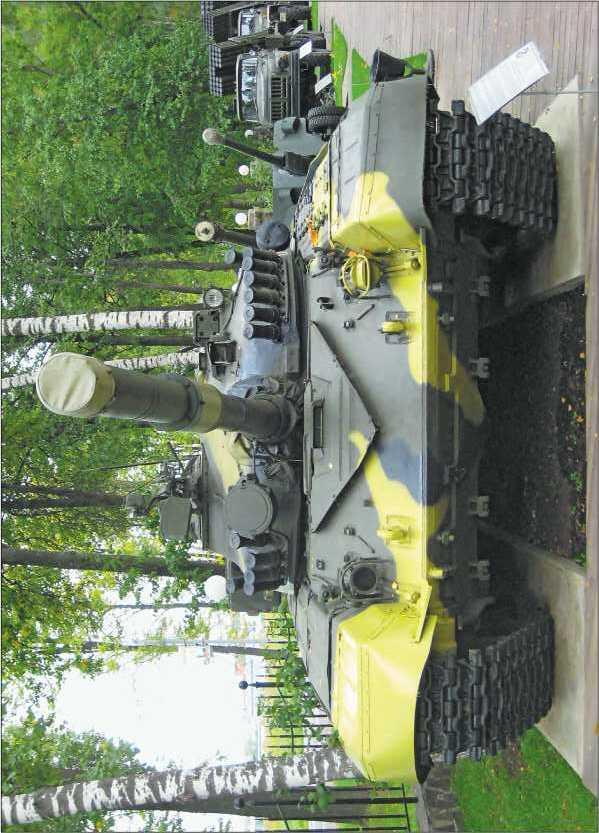 Основной танк Т72А в экспозиции Музея техники В Задорожного 2010 год - фото 286