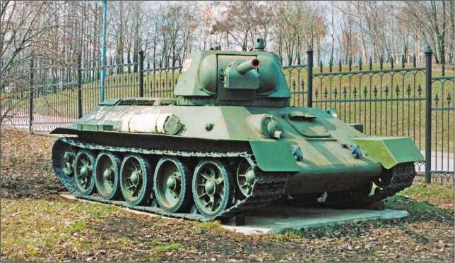 Средний танк Т34 обр 1942 г вверху в экспозиции Музея Великой - фото 297