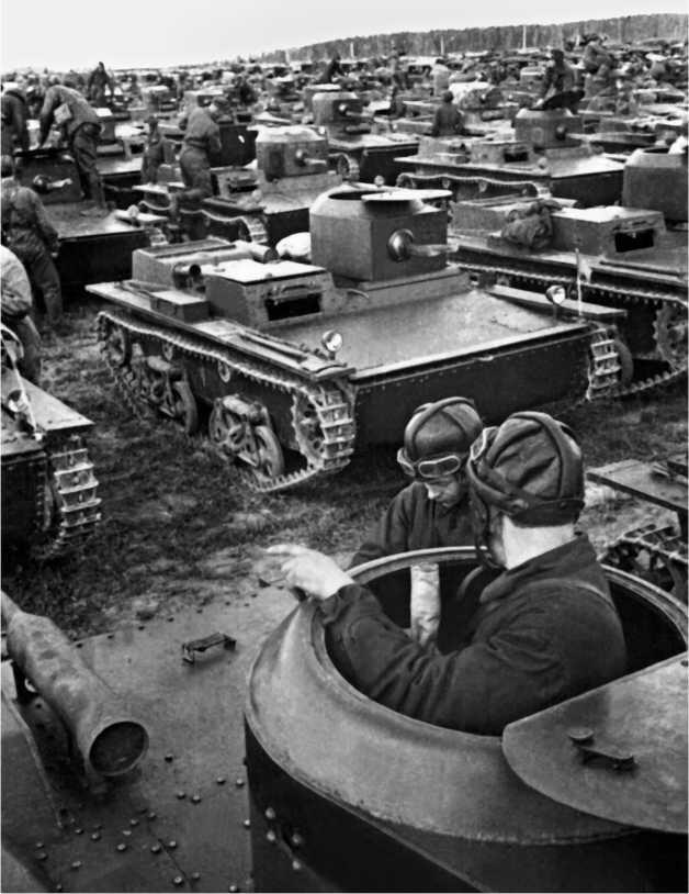 Малые плавающие танки Т38 перед началом учений Московский военный округ лето - фото 9