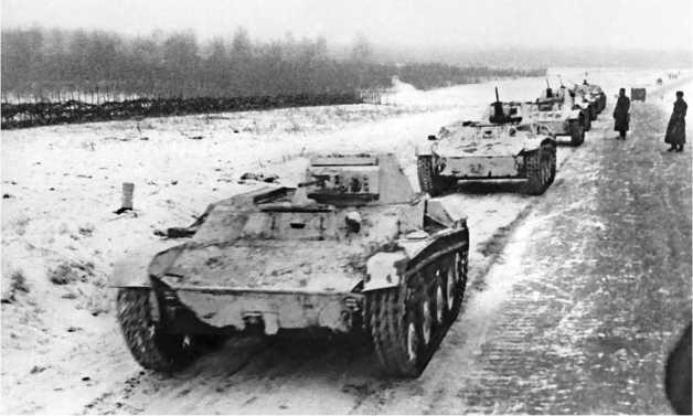 Колонна танков Т60 движется к передовой Западный фронт ноябрь 1941 года В - фото 16
