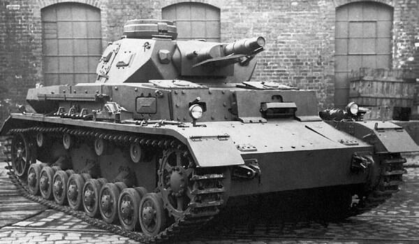PzIV AusfЕ во дворе завода Обращают на себя внимание 30мм накладная броня - фото 16