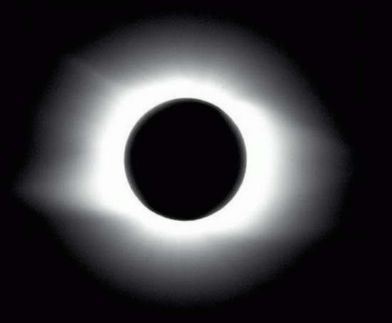 Во время полного солнечного затмения хорошо видна солнечная корона Постепенно - фото 6