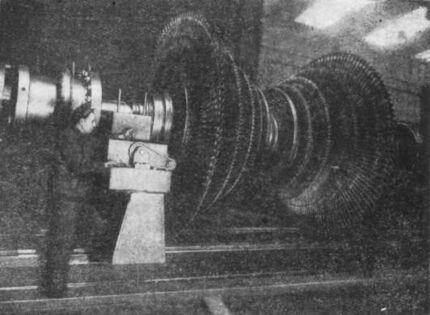 Рис 16 Ротор советской паровой турбины мощностью в 100 000 киловатт Это - фото 17