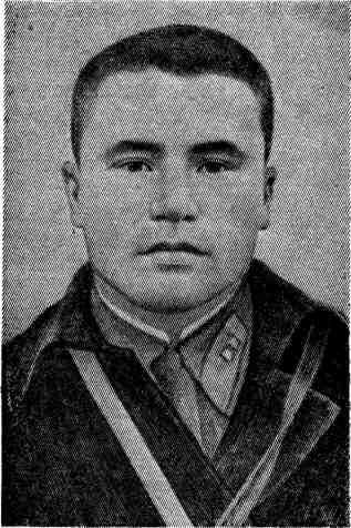 I В эскадрилью капитана Неделько Ваня Бибишев прибыл 26 мая 1942 года В те дни - фото 11