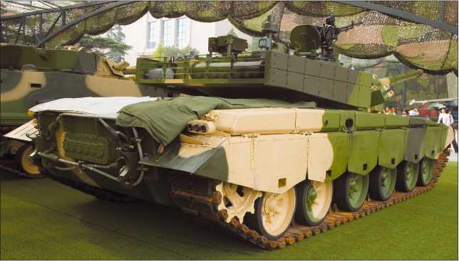 Основной боевой танк ZTZ99 в экспозиции Военного музея Китайской революции в - фото 3
