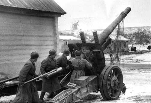 152мм пушкагаубица МЛ20 на огневой позиции Зима 1943 года В начале 1942 - фото 28