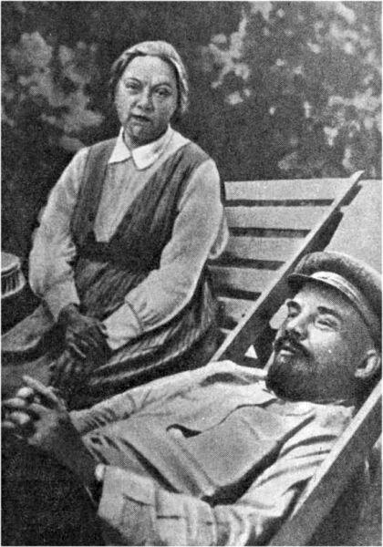 Крупская и Ленин в Горках Инессы уже нет Теперь нет и Ленина Лариса - фото 21