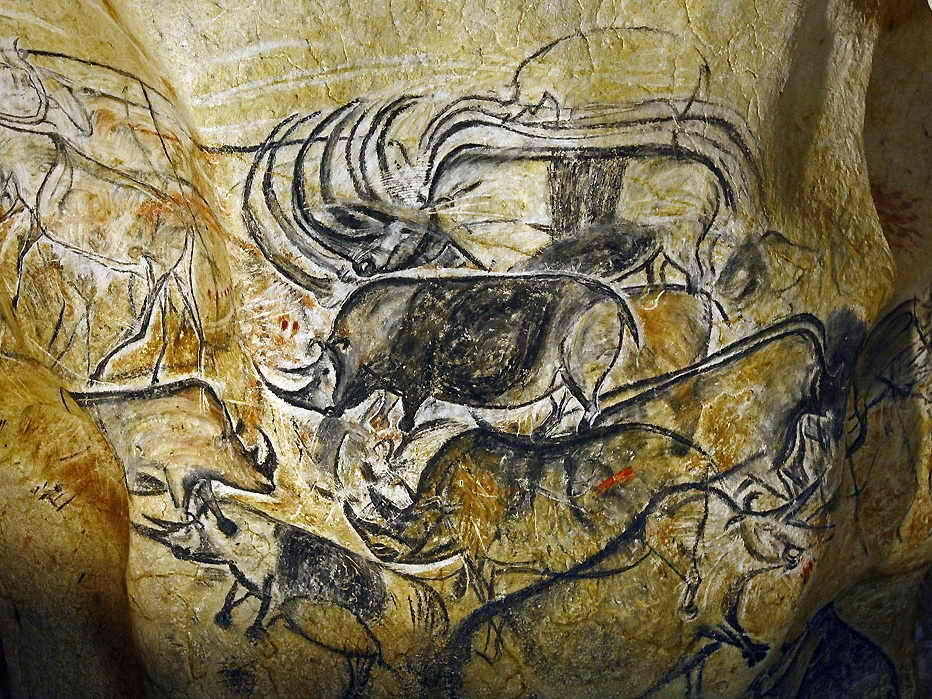 Наскальным рисункам в пещере ШовеПондАрк на юге Франции около 30 тысяч - фото 4