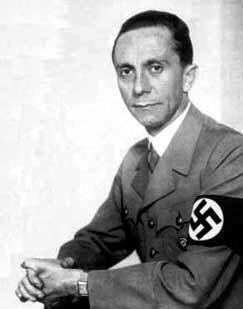 Однако после прихода Гитлера к власти между мнениями фюрера и его министра - фото 3