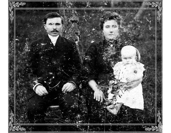 Юльюс и Ванда с маленькой Мартой 1910 г Давно это было в конце ХIX века - фото 2