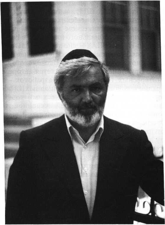 Автор Исай Шоулович Давыдов в трауре по поводу смерти отца своего в мае 1983 - фото 1
