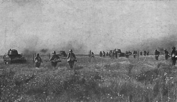 Пехота идет в атаку Участники боев летчикиистребители слева направо Н В - фото 17