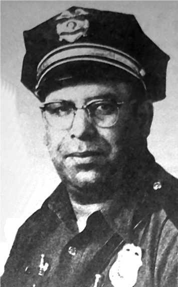 Сержант Лонни Замора 24 апреля 1964 года во время дежурства на федеральной - фото 19