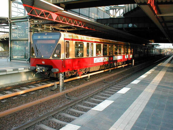 Рис Наземное метро Берлин Участки надземных линий это когда даже не под - фото 2