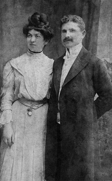 Марта и Артур Френкель 1902 год Марта с подругами 1902 год Мать Якова - фото 4