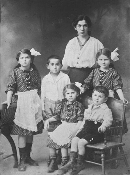 Марта и дети Лотшин Луц Эльзе Гейнц Рут 1916 год Марта и Лунц 1917 - фото 12