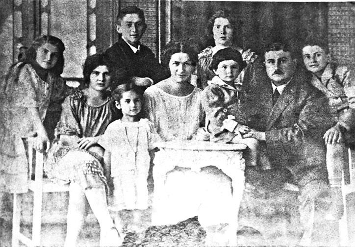 Семья Френкель 1923 год Эльза и Лотшин 1926 год Эльза и ее муж Герман - фото 20