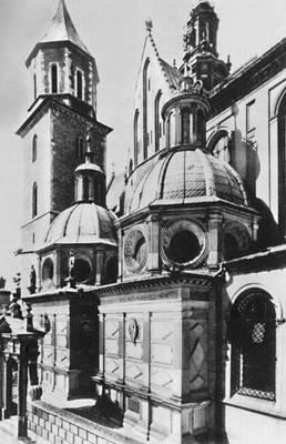 Вавель Кафедральный костёл 14 в с капеллой Сигизмунда I 151733 и слева - фото 2