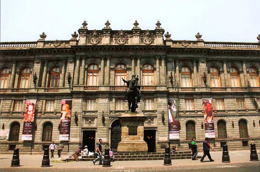 Здание музея Национальный художественный музей Мехико был открыт в 1982 Его - фото 2