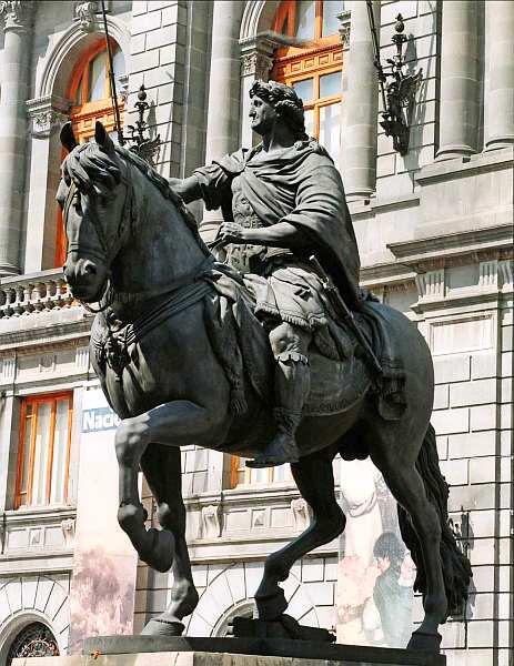 Мануэль Тольса Памятник Карлу IV Территория Мексики была завоевана испанцами - фото 3
