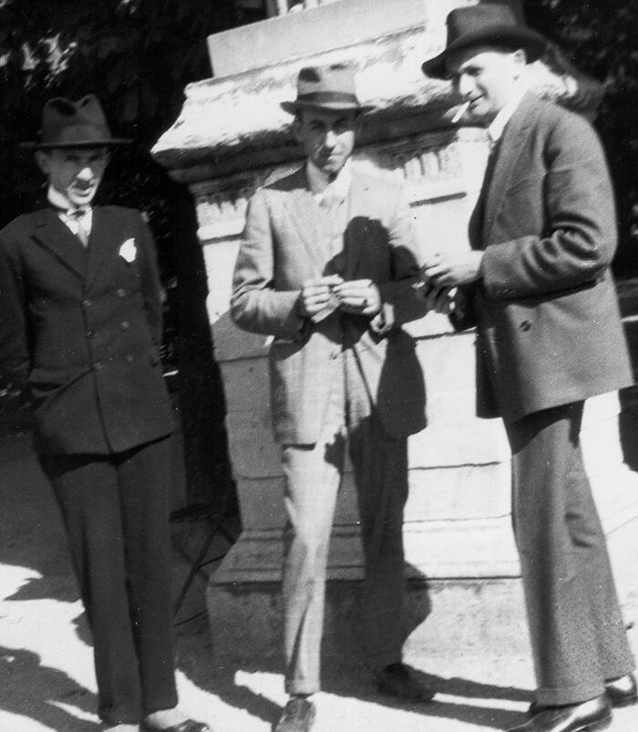 Joseph Roth in Paris with two friends from Brody Joseph Roth with the - фото 6