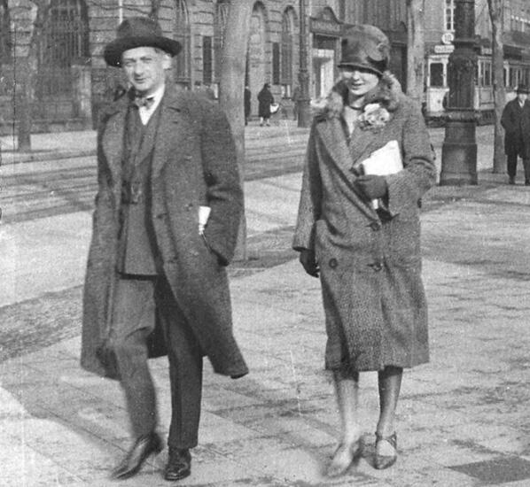 Joseph Roth with Friedl in Berlin in 1922 Joseph Roth with Paula Grübel - фото 11
