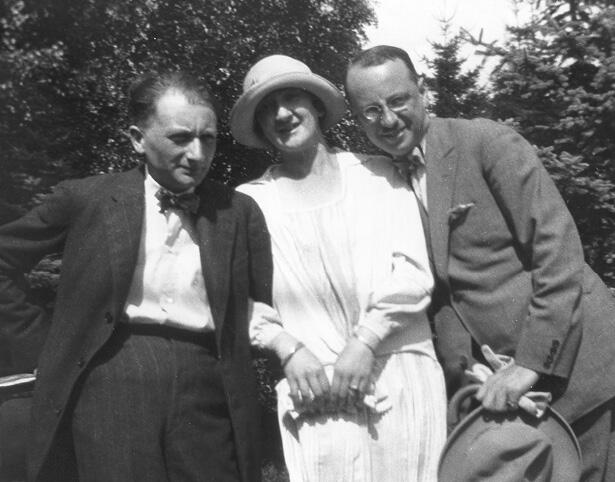 Joseph Roth with Paula Grübel and a friend Joseph Roth in the company of - фото 12