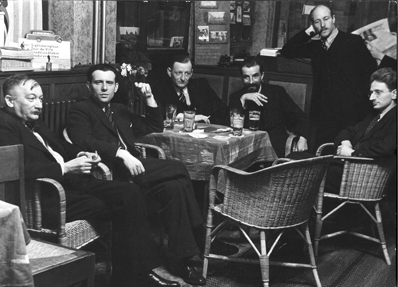 Joseph Roth in the company of Dutch writers in a café in Amsterdam in 1937 - фото 13