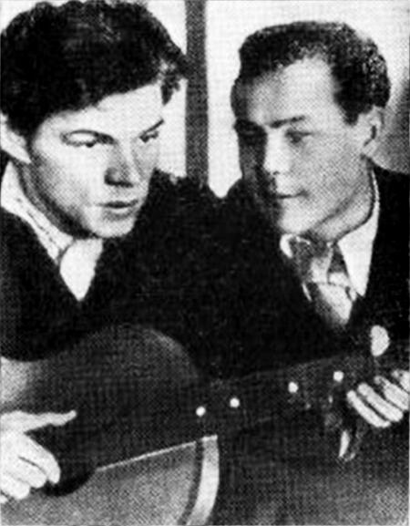 На снимке Николай Майоров справа и поэт Владимир Жуков Октябрь 1941 года - фото 2