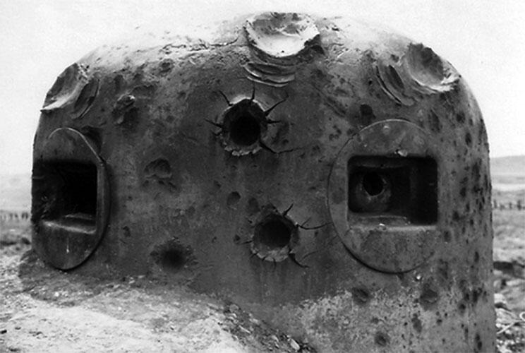 Исхлестанный снарядами 88мм пушек бронеколпак Линии Мажино Через год теми - фото 7