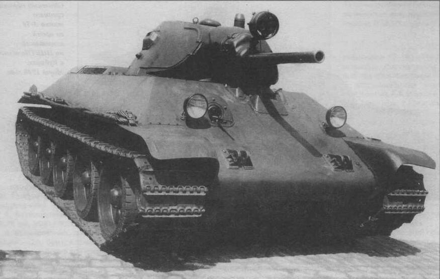 Первый опытный образец танка А34 Обращает на себя внимание гнутый лобовой - фото 12