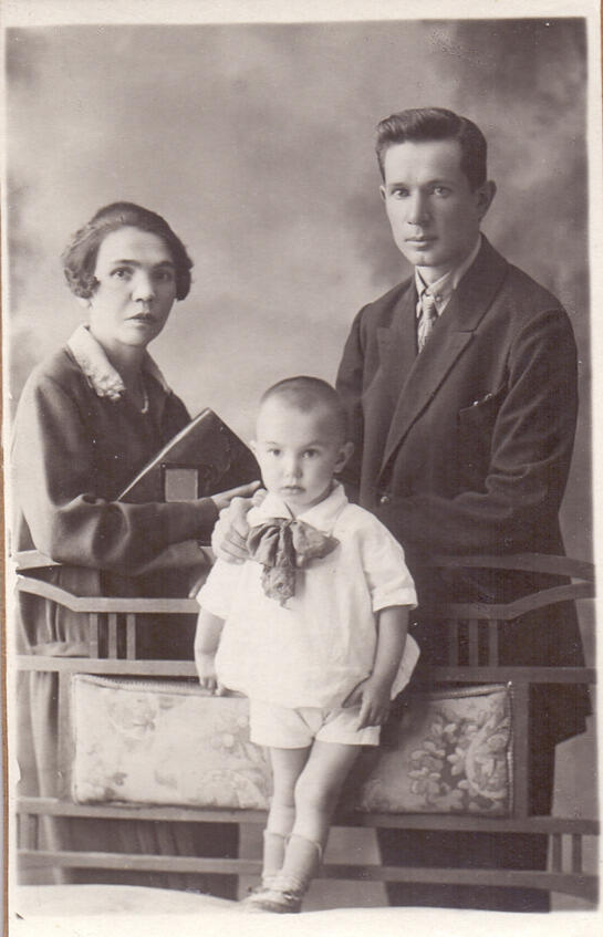 Мама и Папа с сыном Колей Кожениковым 1931 г Семейное воспитание ребенка - фото 1