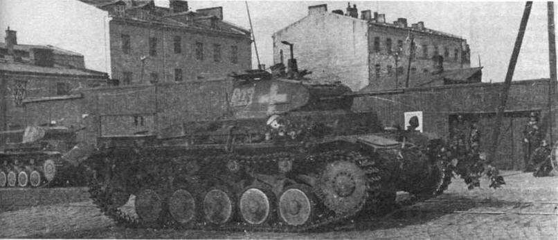 Легкий танк PzIIAusfA на улицах Варшавы Сентябрь 1939 года Серийные - фото 9