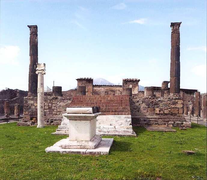 Храм Аполлона Вид на алтарь и подиум южная часть храма Храм Аполлона - фото 11