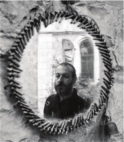 автор во дворе армянской церкви в Иерусалиме фото ГалиДаны Зингер Некод - фото 1