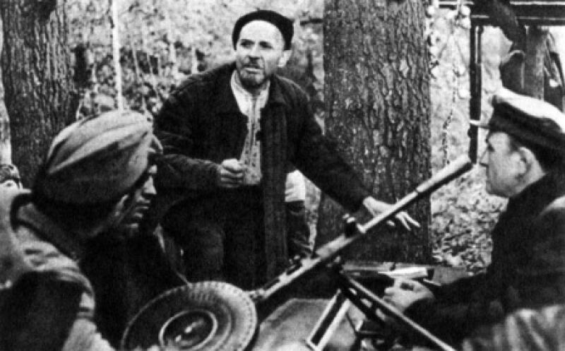 Это он советский отморозок мог начать воевать с оккупантами при нехватке - фото 1