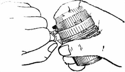 Рис 63 Прием выдергивания кольца Германская ручная граната образца 1934 г - фото 63